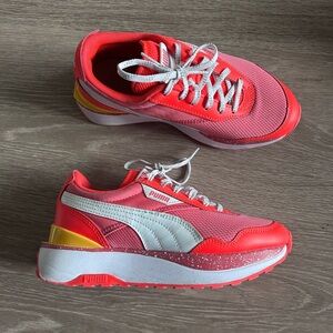 PUMA Youth Cruise Rider Brain Freeze sneaker - size 4Y - EUC
